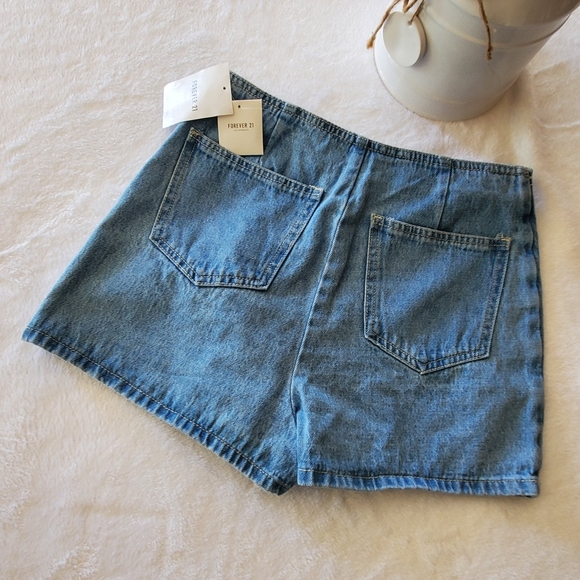 Women shorts - Picture 9 of 11